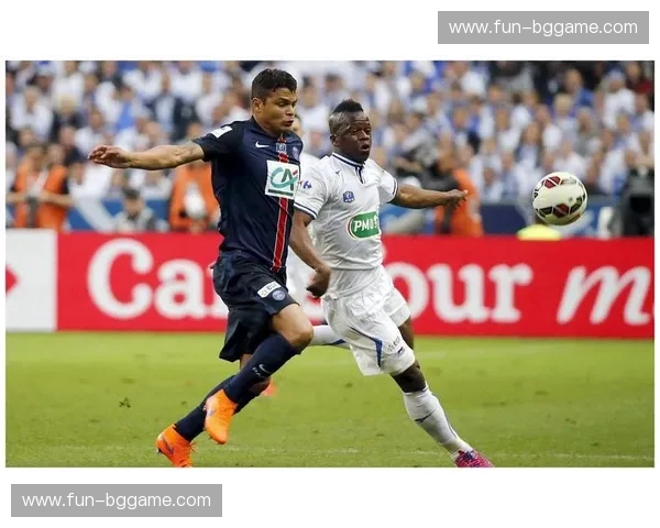 尼奥尔vs尼奥特：绿茵场上的“镜像之战”，谁能撕碎宿命的标签？